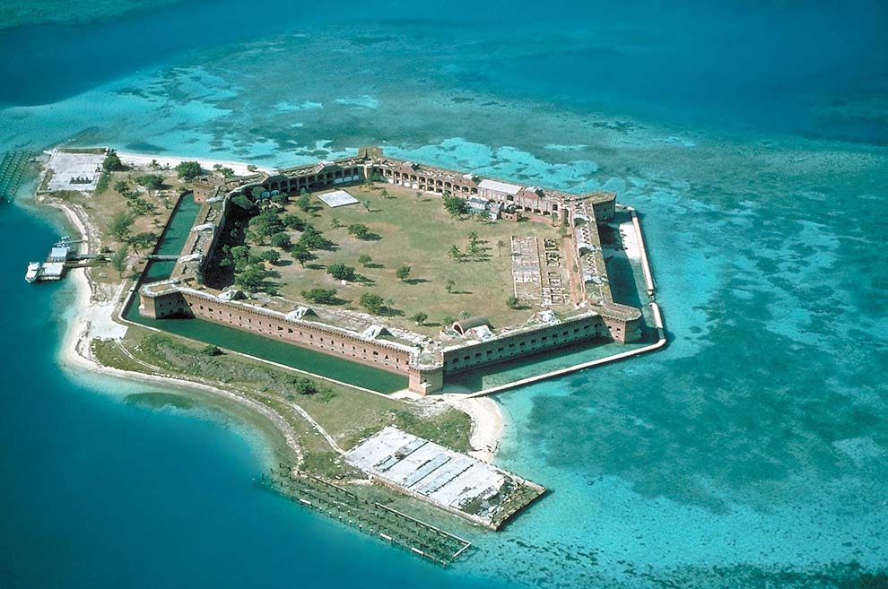 10 самых впечатляющих морских фортов 