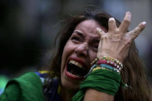 Эмоции бразильских футбольных фанатов 
