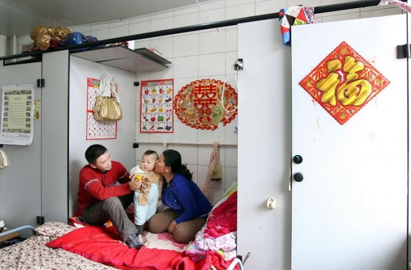  Китайская семья шесть лет живёт в туалете 