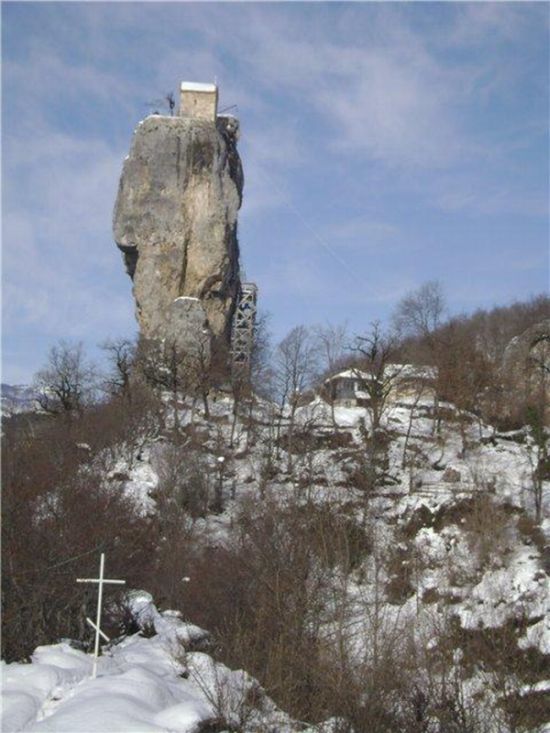 Церкви на скалах в Грузии 