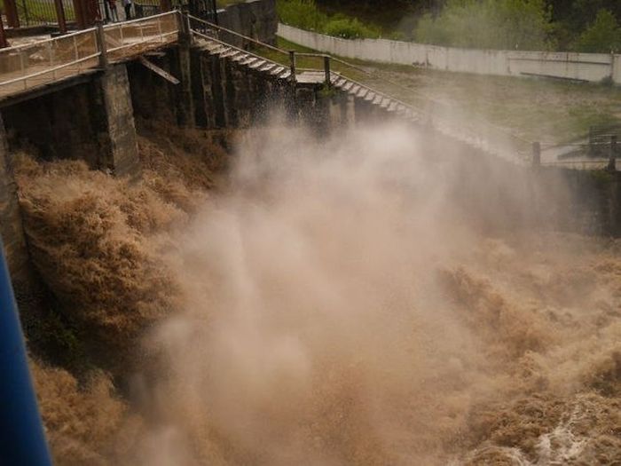 Наводнение в Алтае принесло в поселок балистическую ракету 