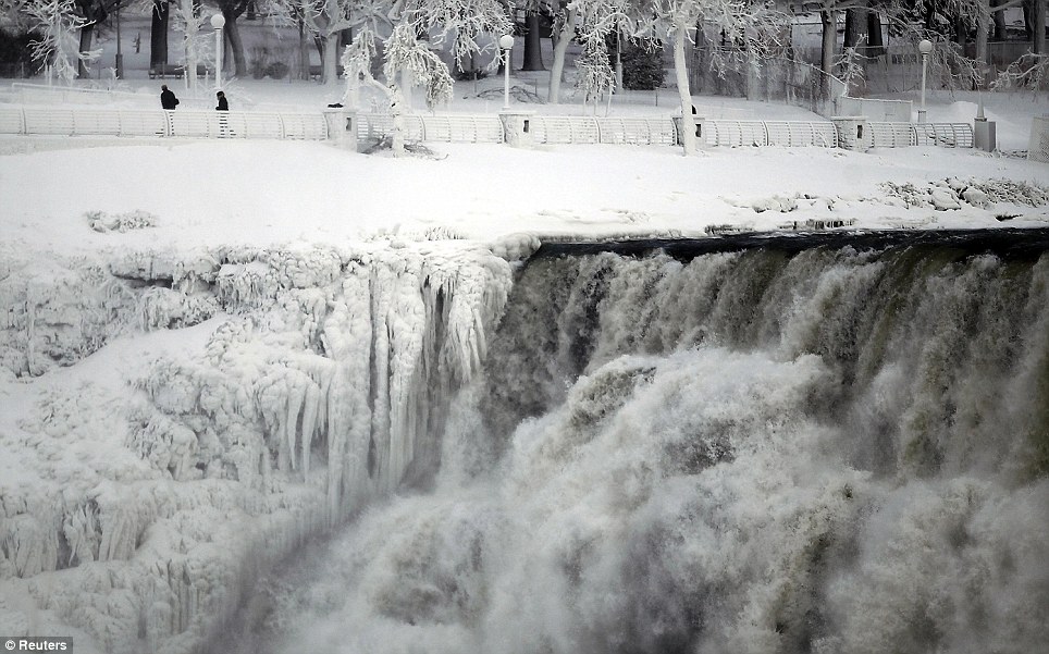 Ниагарский водопад замерз из-за аномальных холодов 
