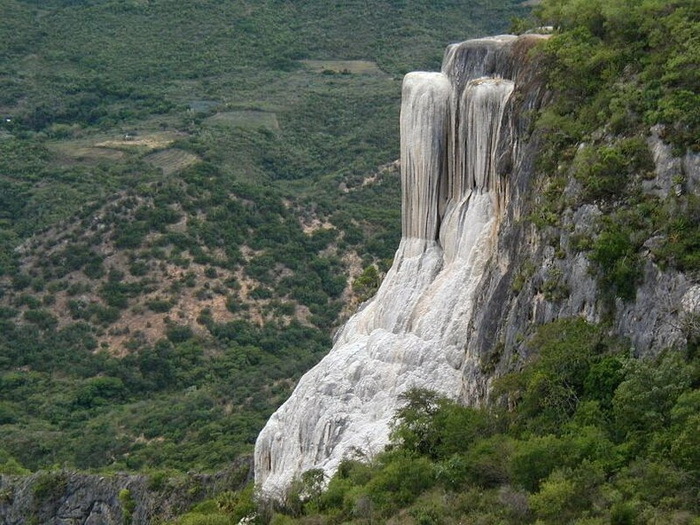 Иерве эль Агуа - каменный водопад в Мексике  