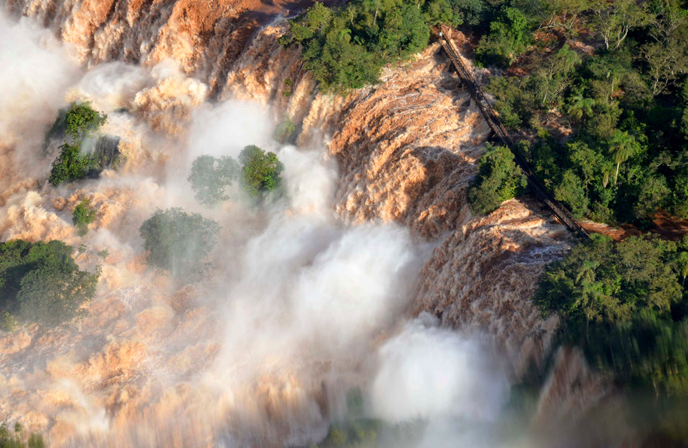 Водопад Игуасу увеличил поток в 13 раз 