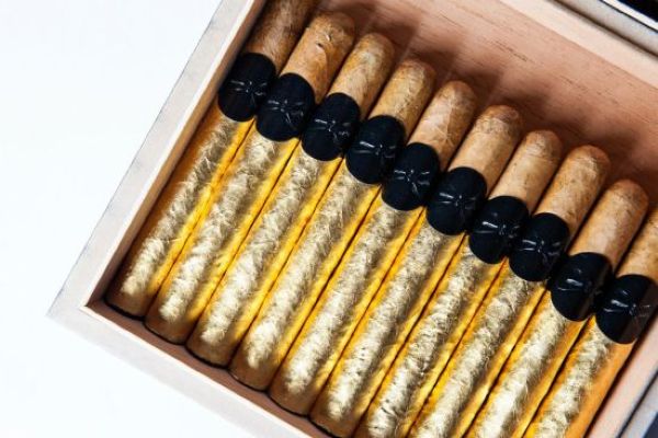 Золотые сигары - атрибут миллионеров 