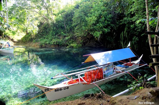 Кристально - чистая река на Филиппинах 