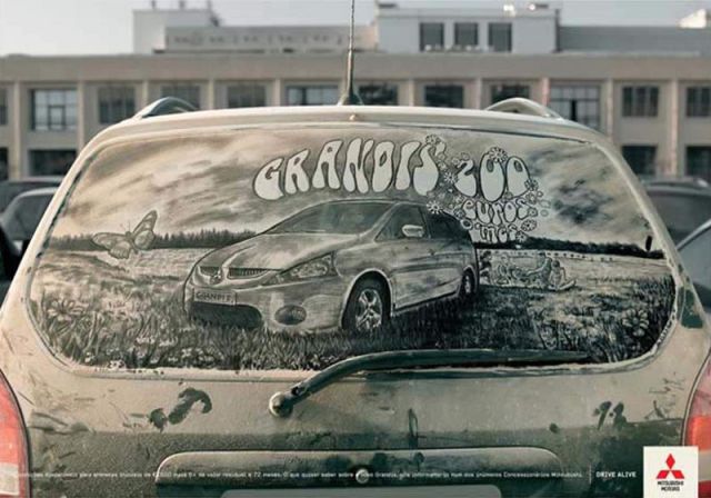  Талантливый художник создает шедевры на грязных окнах автомобилей 
