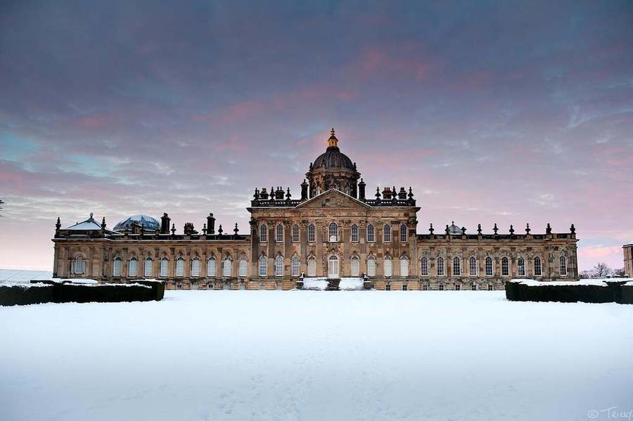 Дворцы и замки зимой  