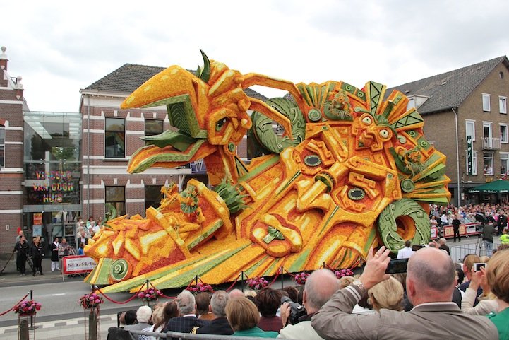 Гигантские цветочные скульптуры парада «Corso Zundert 2013» 