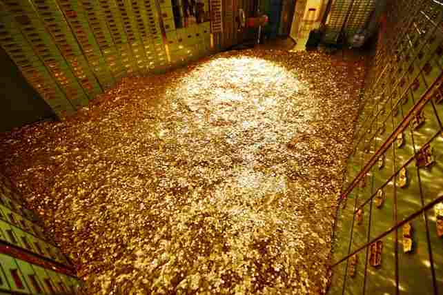 Сейф ручной работы, наполненный 8 миллионами монет, выставлен на аукцион 