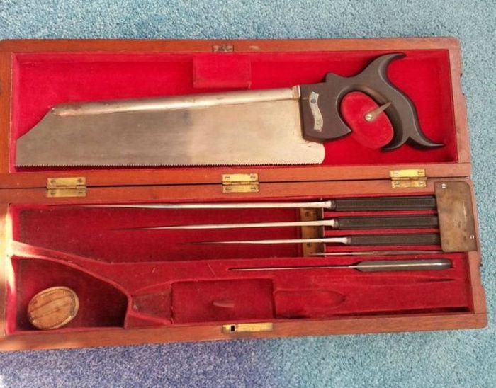 Хирургические инструменты 19 века 