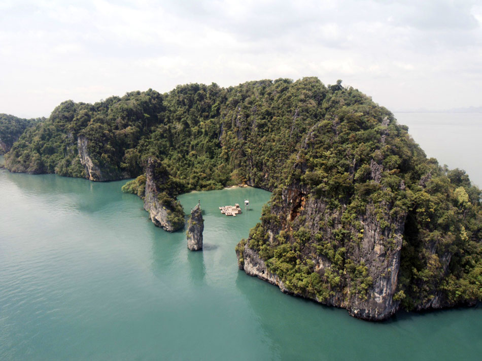 В Тайланде есть кинотеатр на воде 