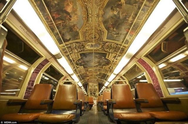 Поезд в Версальском стиле 