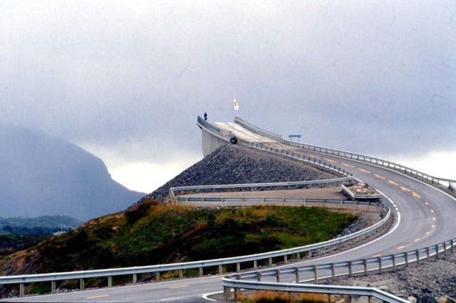 Необычный мост в Норвегии  